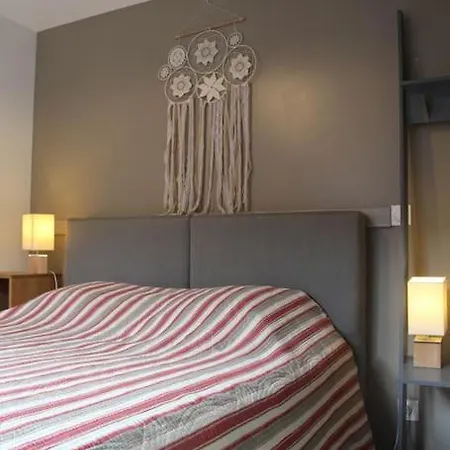 De Climats De 3 A 6 Personnes * Beaune (Cote d'Or)