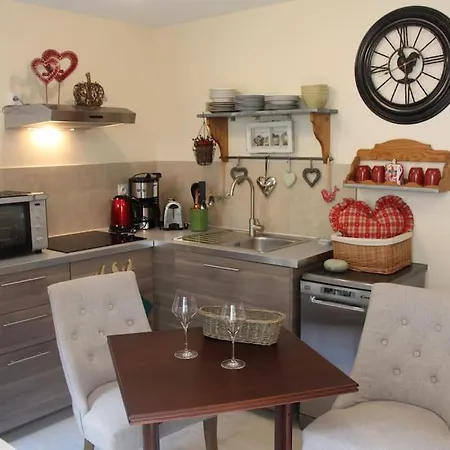 De Climats De 3 A 6 Personnes * Beaune (Cote d'Or)